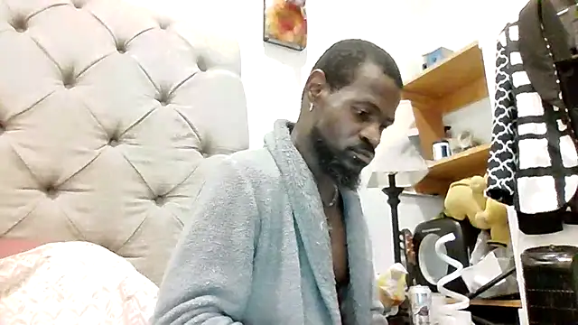 Snapshot of MrRuddeebony chatting on 09.29.25 MrRuddeebony online show from 09.29.25