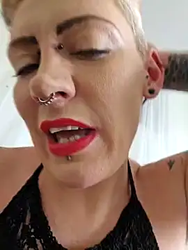 Snapshot of PinkTheHawk chatting on 12.08.24 PinkTheHawk online show from 12.08.24