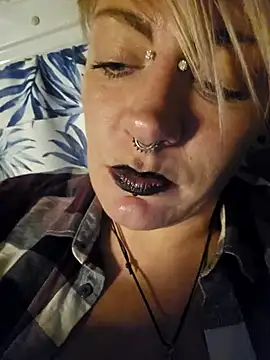 Snapshot of PinkTheHawk chatting on 01.23.25 PinkTheHawk online show from 01.23.25