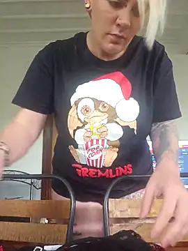 Snapshot of PinkTheHawk chatting on 11.14.25 PinkTheHawk online show from 11.14.25