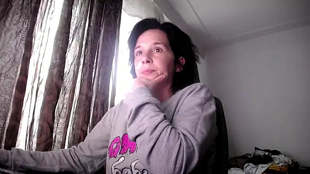 Snapshot of SexxyLety chatting on 05.21.26 SexxyLety online show from 05.21.26