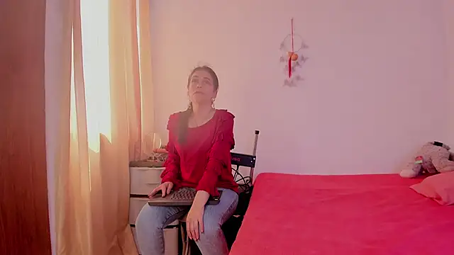 Snapshot of girasol_walton chatting on 02.07.25 girasol walton online show from 02.07.25