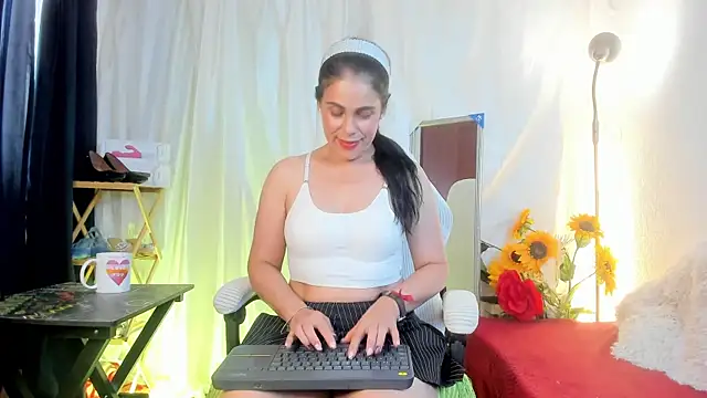 Snapshot of girasol_walton chatting on 04.24.26 girasol walton online show from 04.24.26