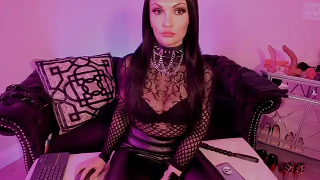 Snapshot of NatashaxoBangs chatting on 02.24.25 NatashaxoBangs online show from 02.24.25