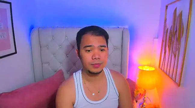 Snapshot of AsianZero chatting on 02.04.25 AsianZero online show from 02.04.25