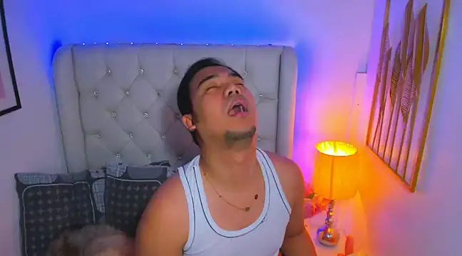 Snapshot of AsianZero chatting on 02.12.25 AsianZero online show from 02.12.25