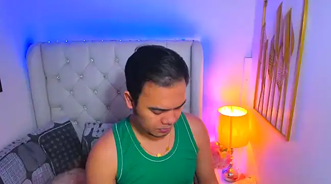 Snapshot of AsianZero chatting on 02.13.25 AsianZero online show from 02.13.25