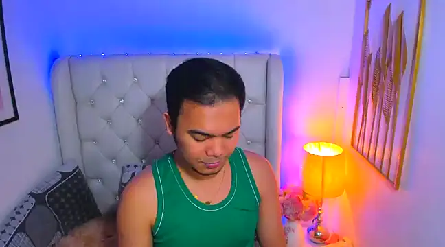 Snapshot of AsianZero chatting on 02.13.25 AsianZero online show from 02.13.25