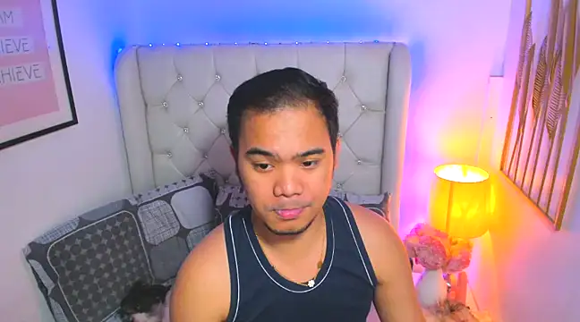 Snapshot of AsianZero chatting on 02.14.25 AsianZero online show from 02.14.25