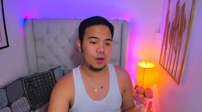 Snapshot of AsianZero chatting on 02.15.25 AsianZero online show from 02.15.25