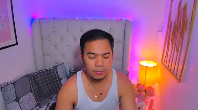 Snapshot of AsianZero chatting on 02.15.25 AsianZero online show from 02.15.25