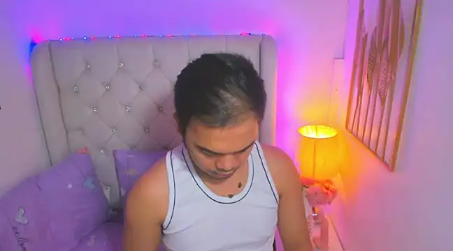 Snapshot of AsianZero chatting on 02.17.25 AsianZero online show from 02.17.25