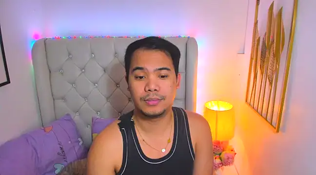 Snapshot of AsianZero chatting on 02.20.25 AsianZero online show from 02.20.25