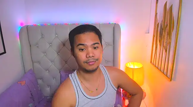 Snapshot of AsianZero chatting on 02.20.25 AsianZero online show from 02.20.25