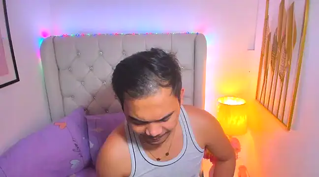 Snapshot of AsianZero chatting on 02.21.25 AsianZero online show from 02.21.25