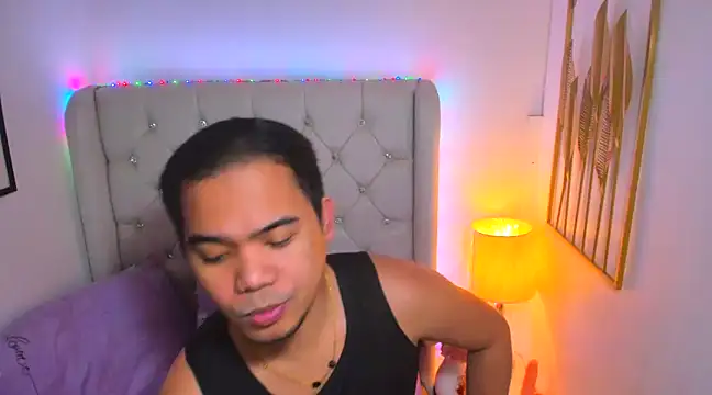 Snapshot of AsianZero chatting on 02.22.25 AsianZero online show from 02.22.25