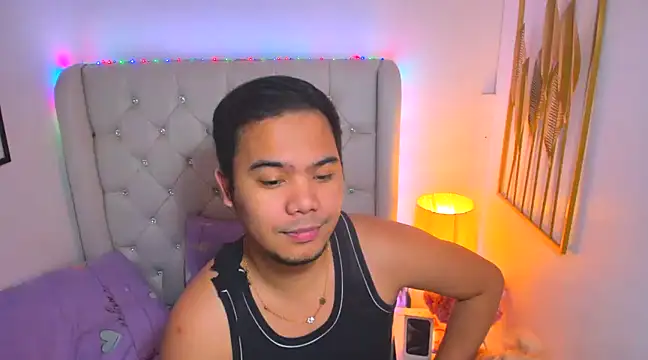 Snapshot of AsianZero chatting on 02.24.25 AsianZero online show from 02.24.25