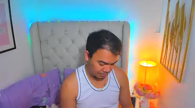 Snapshot of AsianZero chatting on 02.25.25 AsianZero online show from 02.25.25