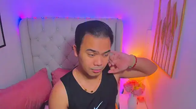 Snapshot of AsianZero chatting on 03.04.25 AsianZero online show from 03.04.25