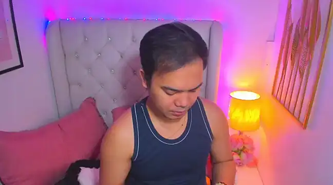 Snapshot of AsianZero chatting on 03.08.25 AsianZero online show from 03.08.25