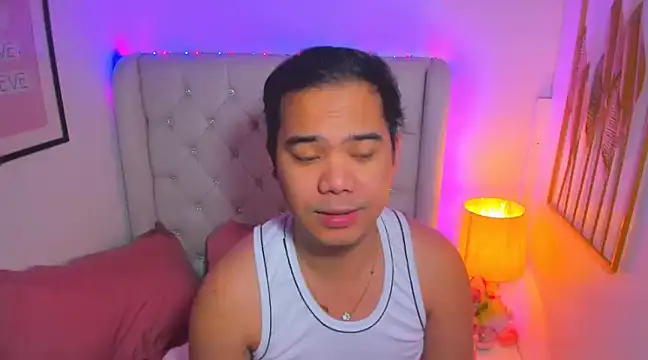 Snapshot of AsianZero chatting on 03.10.25 AsianZero online show from 03.10.25