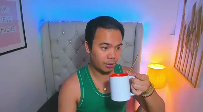 Snapshot of AsianZero chatting on 03.13.25 AsianZero online show from 03.13.25