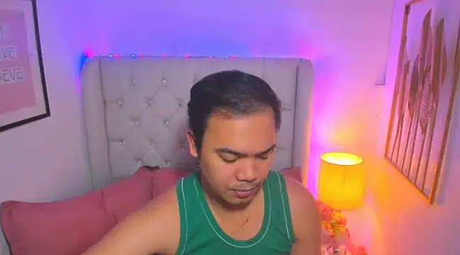 Snapshot of AsianZero chatting on 03.14.25 AsianZero online show from 03.14.25