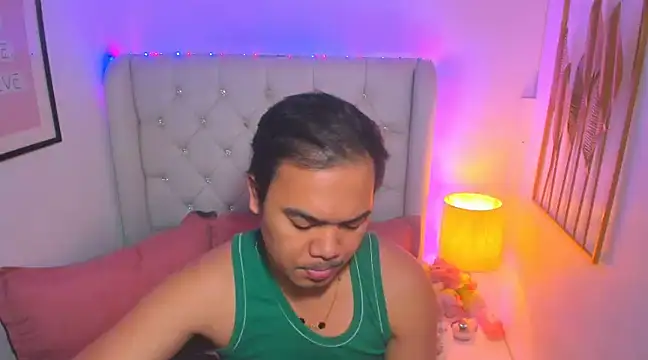 Snapshot of AsianZero chatting on 03.14.25 AsianZero online show from 03.14.25