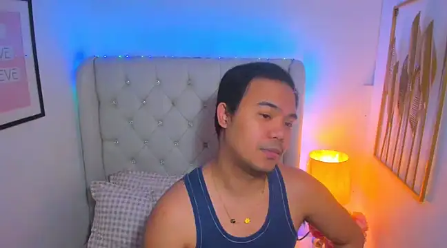 Snapshot of AsianZero chatting on 03.19.25 AsianZero online show from 03.19.25