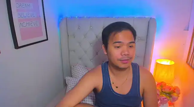 Snapshot of AsianZero chatting on 03.19.25 AsianZero online show from 03.19.25