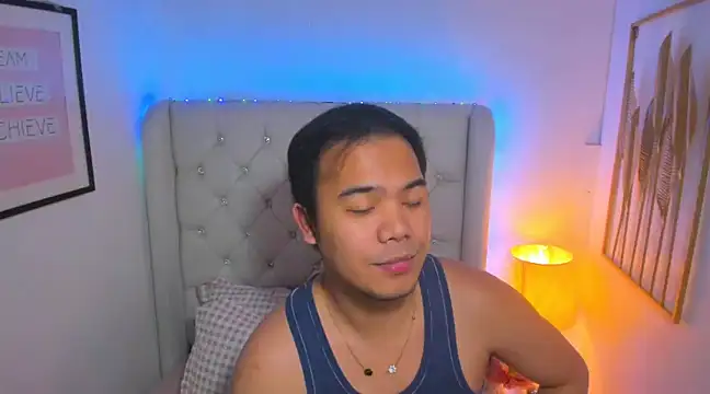 Snapshot of AsianZero chatting on 03.20.25 AsianZero online show from 03.20.25