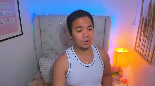 Snapshot of AsianZero chatting on 03.21.25 AsianZero online show from 03.21.25