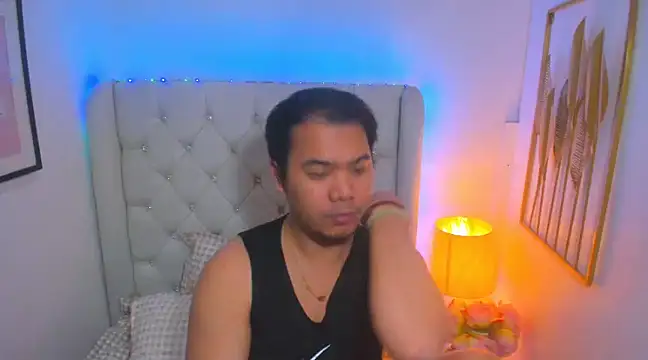 Snapshot of AsianZero chatting on 03.22.25 AsianZero online show from 03.22.25