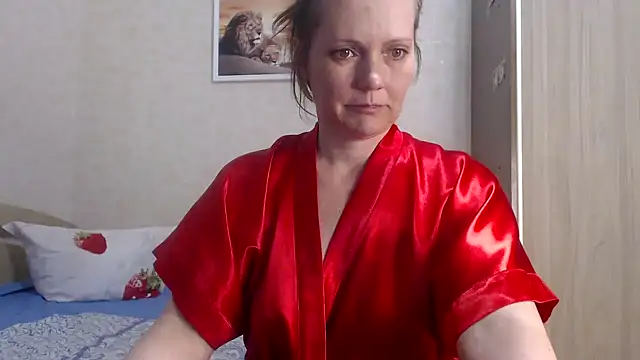 Snapshot of SheLion chatting on 03.22.25 SheLion online show from 03.22.25