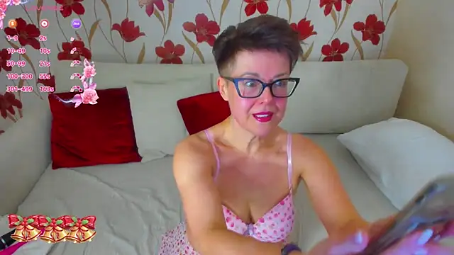 Snapshot of JennAlison chatting on 12.13.24 JennAlison online show from 12.13.24