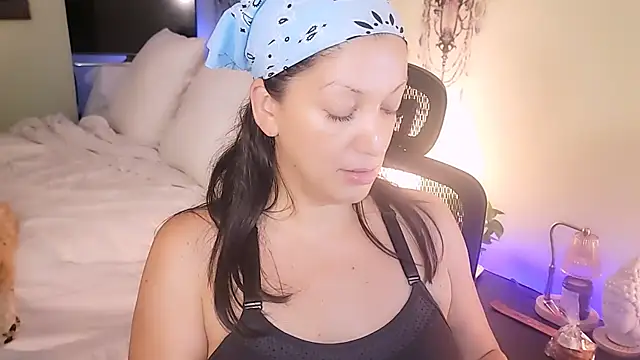 Snapshot of Wonderful_Woman chatting on 09.18.25 Wonderful Woman online show from 09.18.25