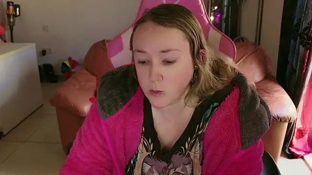 Snapshot of kisicaxx chatting on 01.31.25 kisicaxx online show from 01.31.25