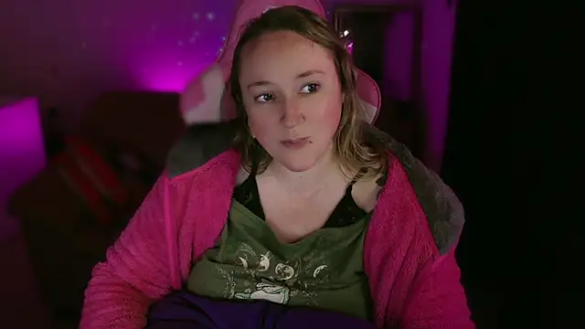 Snapshot of kisicaxx chatting on 02.12.25 kisicaxx online show from 02.12.25