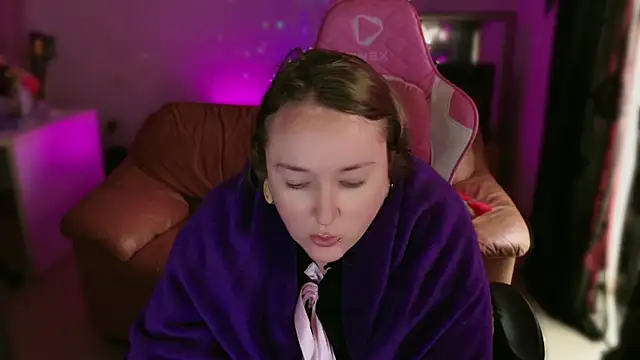 Snapshot of kisicaxx chatting on 02.18.25 kisicaxx online show from 02.18.25