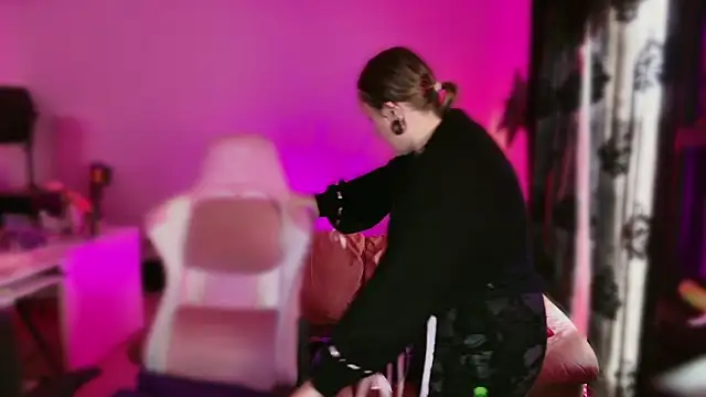 Snapshot of kisicaxx chatting on 02.28.25 kisicaxx online show from 02.28.25