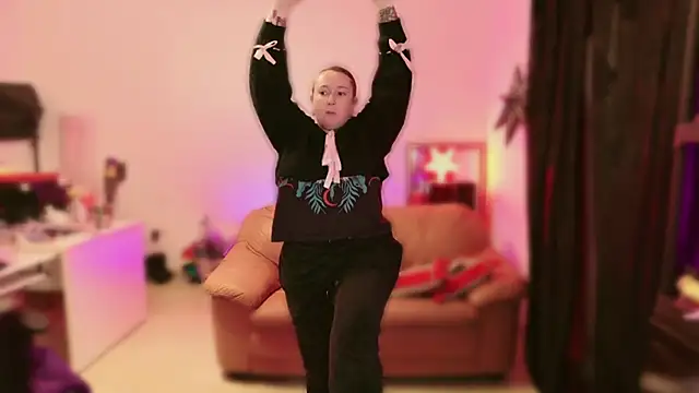 Snapshot of kisicaxx chatting on 03.05.25 kisicaxx online show from 03.05.25