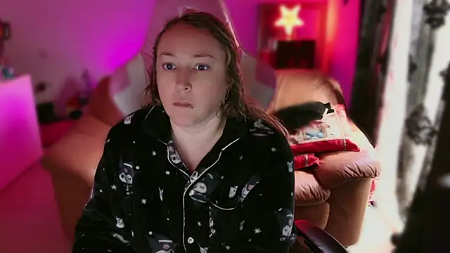 Snapshot of kisicaxx chatting on 03.09.25 kisicaxx online show from 03.09.25