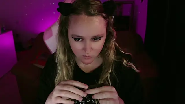 Snapshot of kisicaxx chatting on 03.12.25 kisicaxx online show from 03.12.25