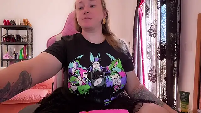 Snapshot of kisicaxx chatting on 09.30.25 kisicaxx online show from 09.30.25