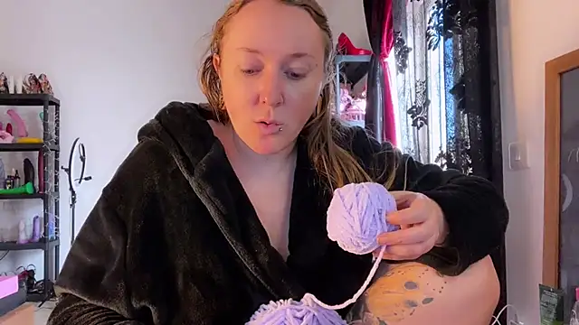 Snapshot of kisicaxx chatting on 11.28.25 kisicaxx online show from 11.28.25