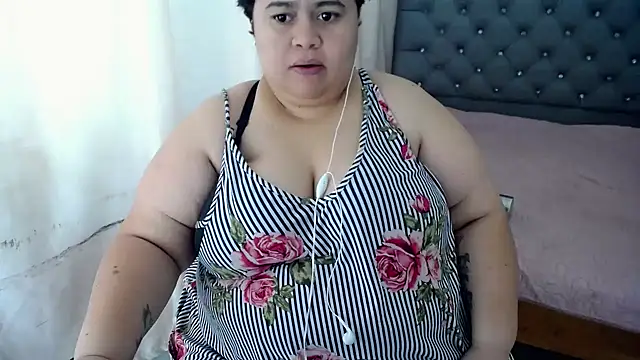 Snapshot of hotlesby4uxxx chatting on 12.04.24 hotlesby4uxxx online show from 12.04.24