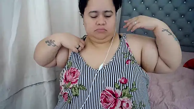 Snapshot of hotlesby4uxxx chatting on 12.05.24 hotlesby4uxxx online show from 12.05.24