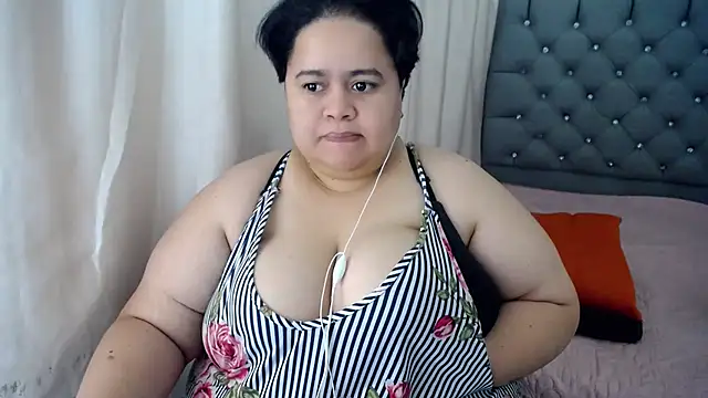 Snapshot of hotlesby4uxxx chatting on 12.10.24 hotlesby4uxxx online show from 12.10.24