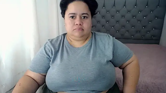 Snapshot of hotlesby4uxxx chatting on 12.11.24 hotlesby4uxxx online show from 12.11.24