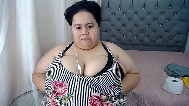 Snapshot of hotlesby4uxxx chatting on 12.11.24 hotlesby4uxxx online show from 12.11.24